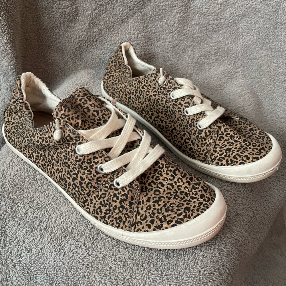 Slip on Cheetah Print 11W Shoes